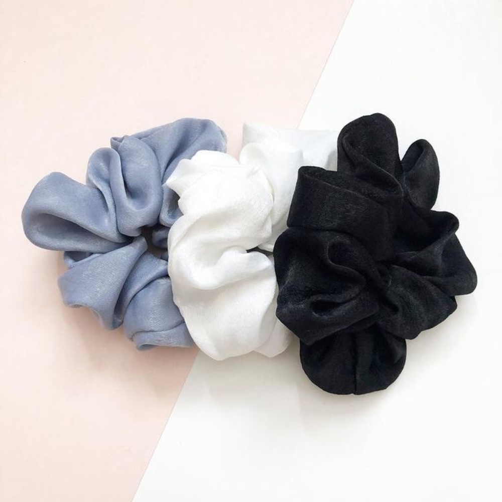 NWT Rylan Satin Scrunchie in Black - Picture 3 of 3